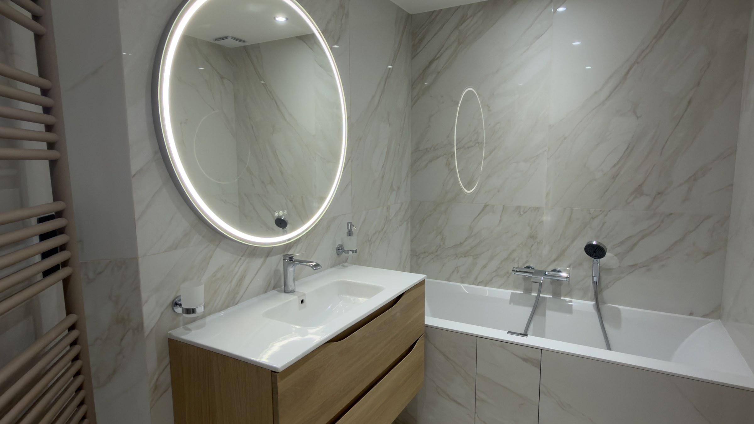 57-30 A · salle de bain, vue 3